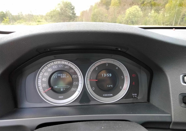 Volvo V60 cena 23500 przebieg: 248400, rok produkcji 2011 z Bogatynia małe 92